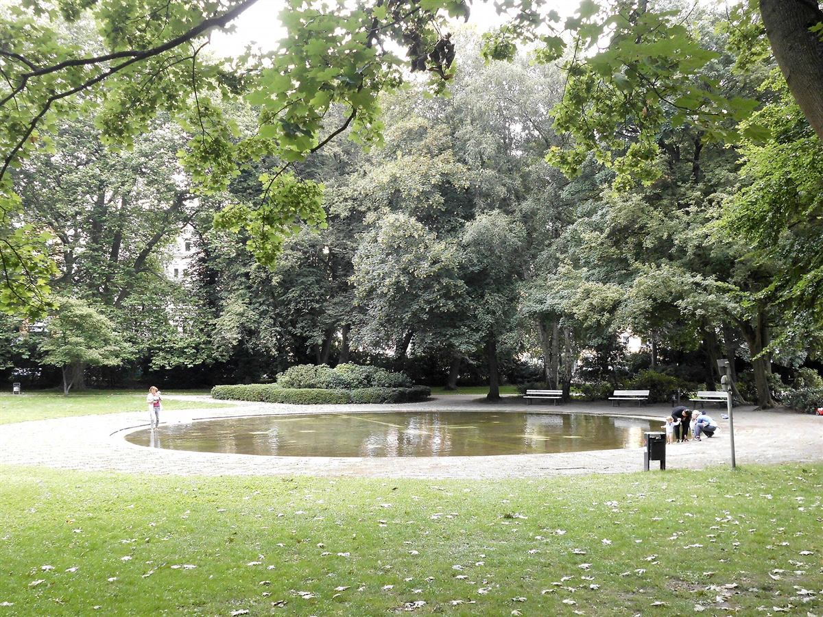 Gefülltes Planschbecken im Schrevenpark